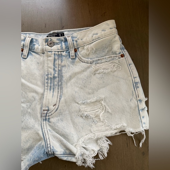 EUC Abercrombie and Fitch Annie High Rise Distressed Denim Women Shorts - Picture 2 of 9